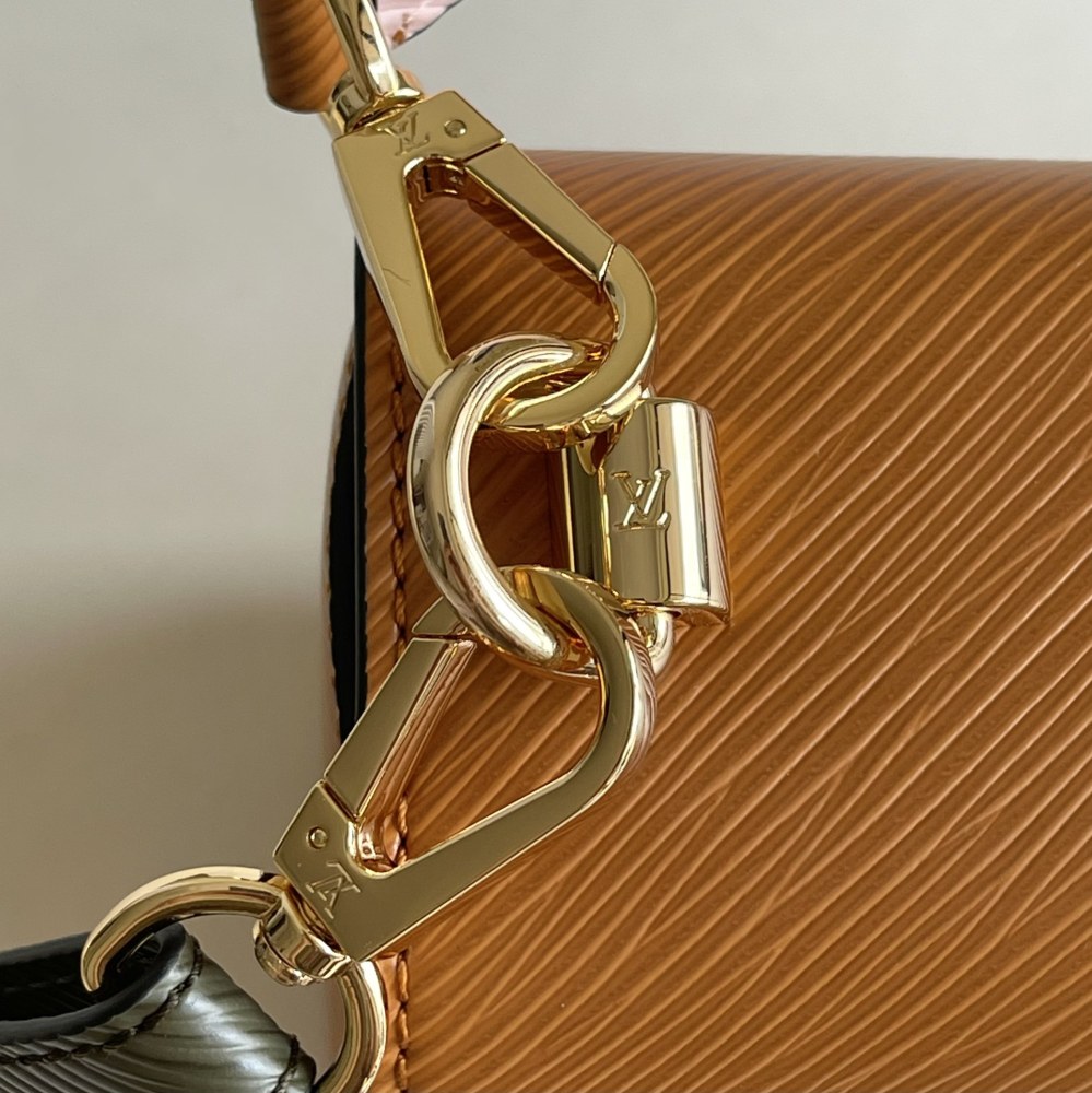 Louis Vuitton Twist MM M50282 Mirror boutique