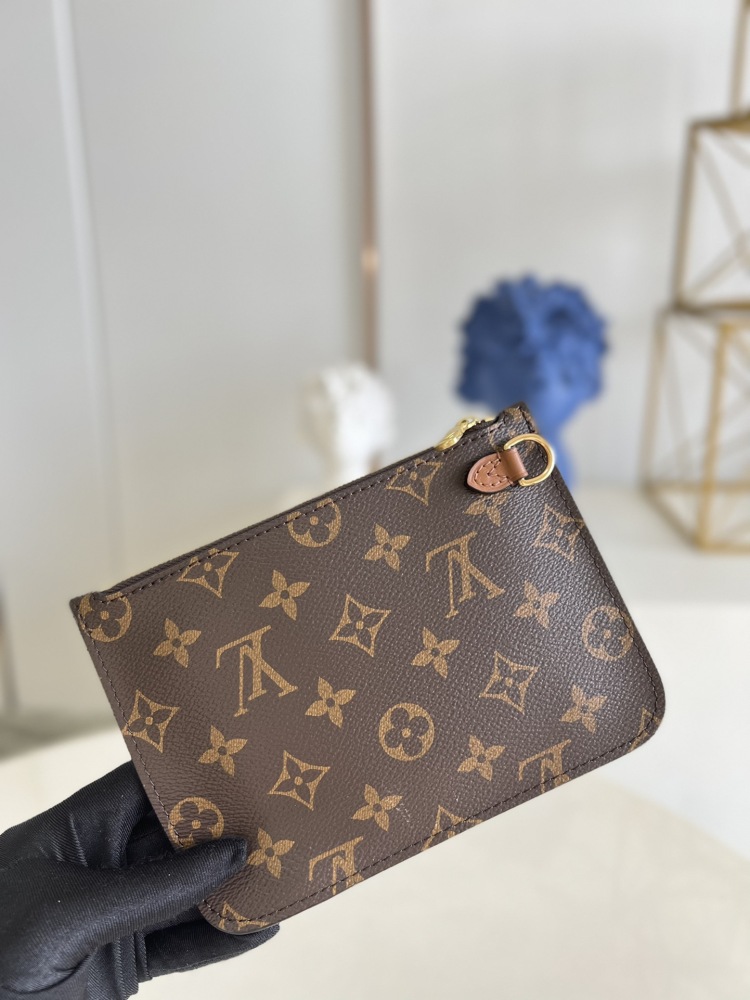 Louis Vuitton Loop M46311 mirror boutique