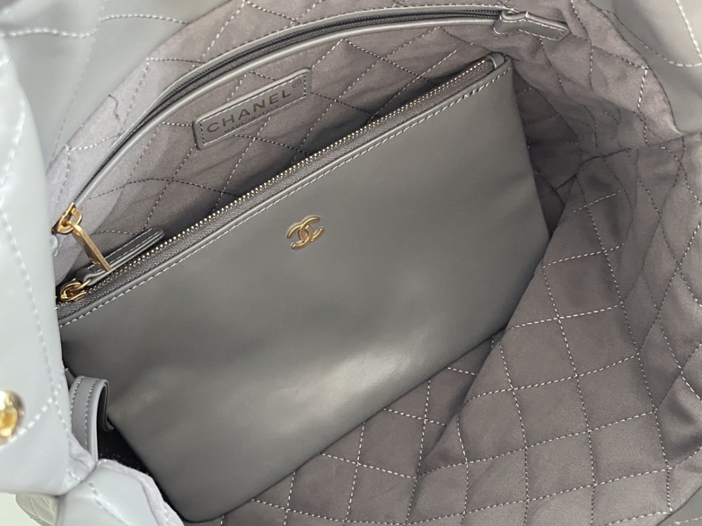 Chanel 22P BACKPACK PM mirror boutique