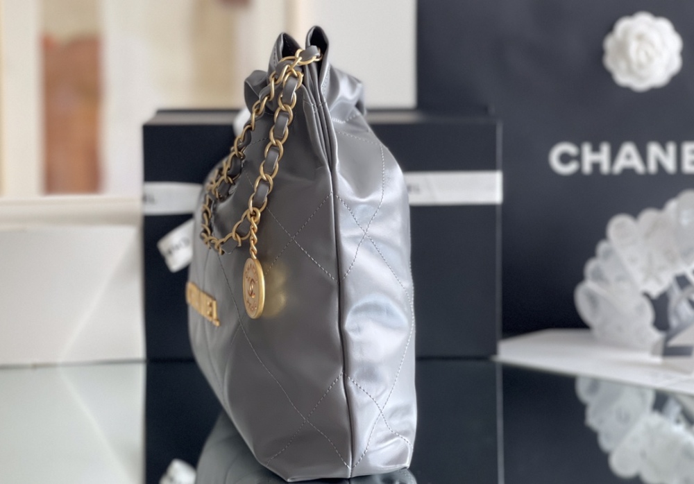 Chanel 22P BACKPACK PM mirror boutique