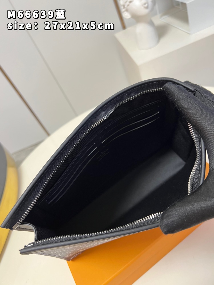 Louis Vuitton Pochette Voyage M66929 mirror boutique