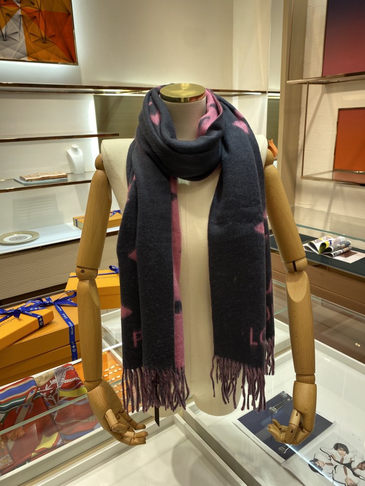 Louis Vuitton scarf