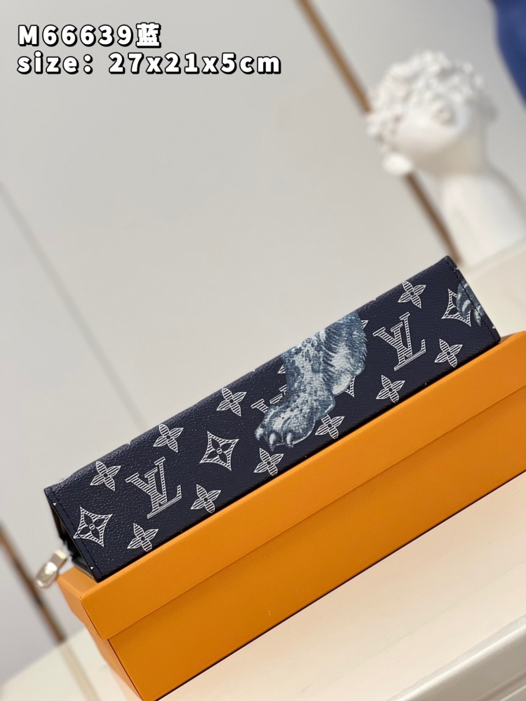 Louis Vuitton Pochette Voyage M66929 mirror boutique