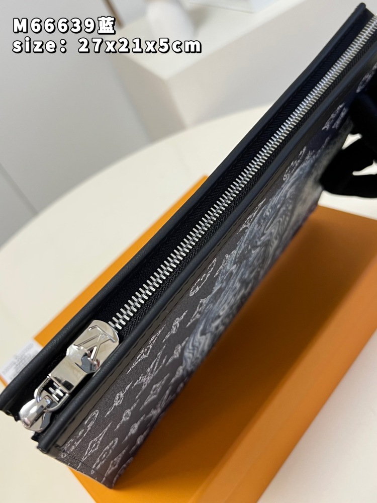 Louis Vuitton Pochette Voyage M66929 mirror boutique