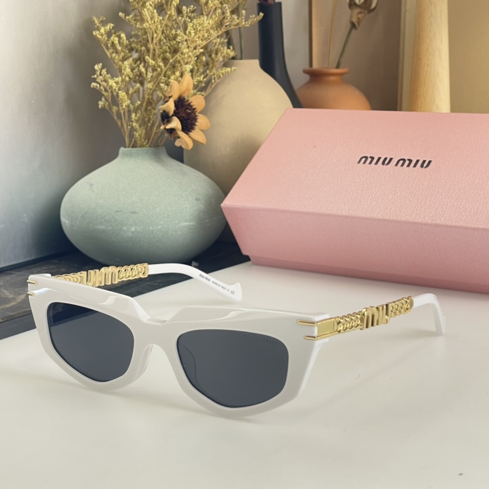 MIUMIU Sunglasses