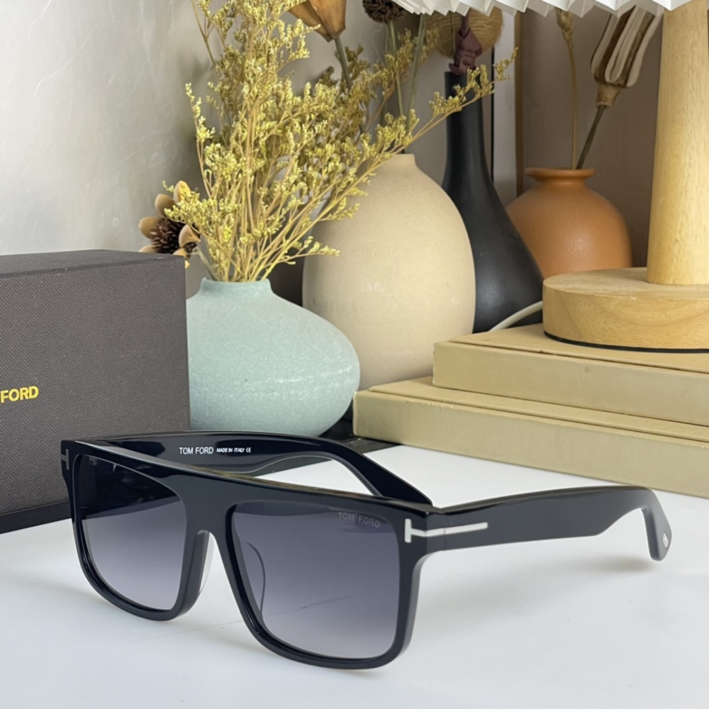 TOM FORD Sunglasses