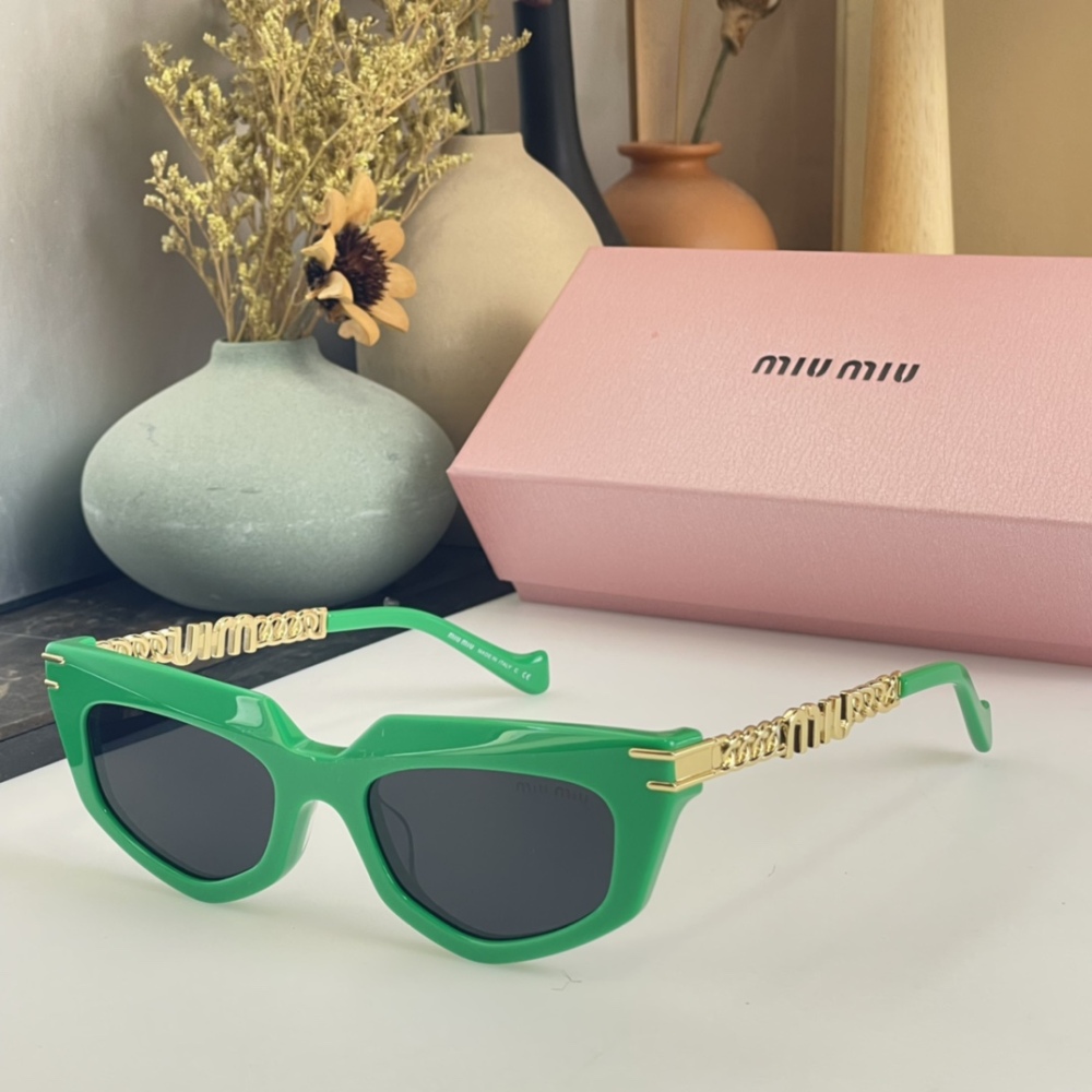 MIUMIU Sunglasses