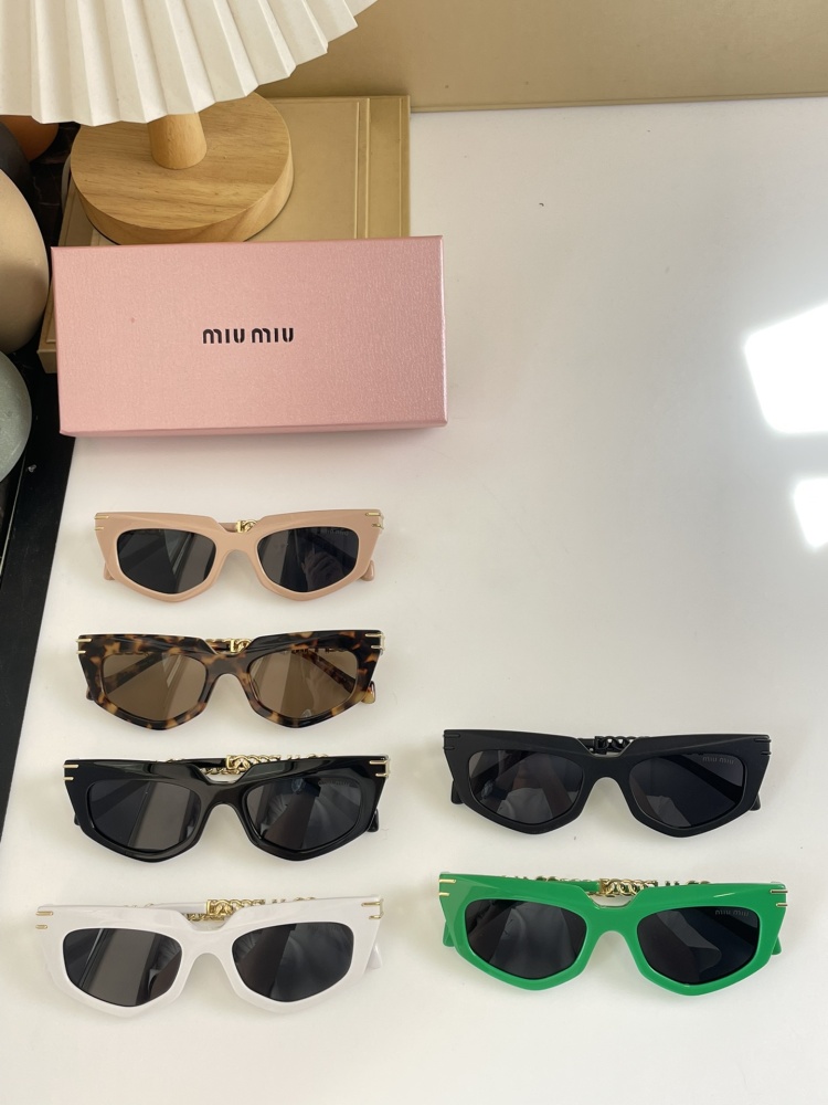 MIUMIU Sunglasses