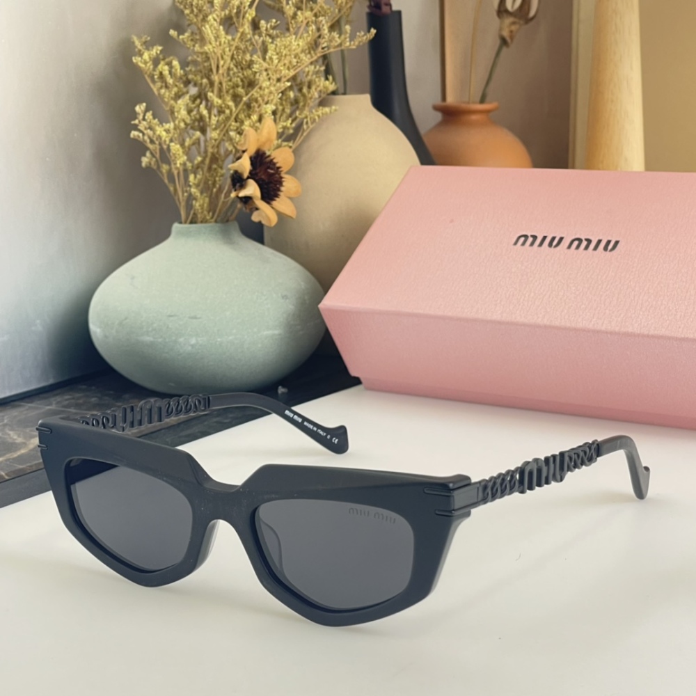 MIUMIU Sunglasses