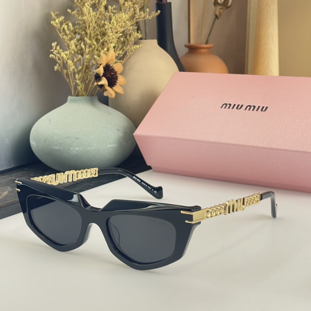 MIUMIU Sunglasses