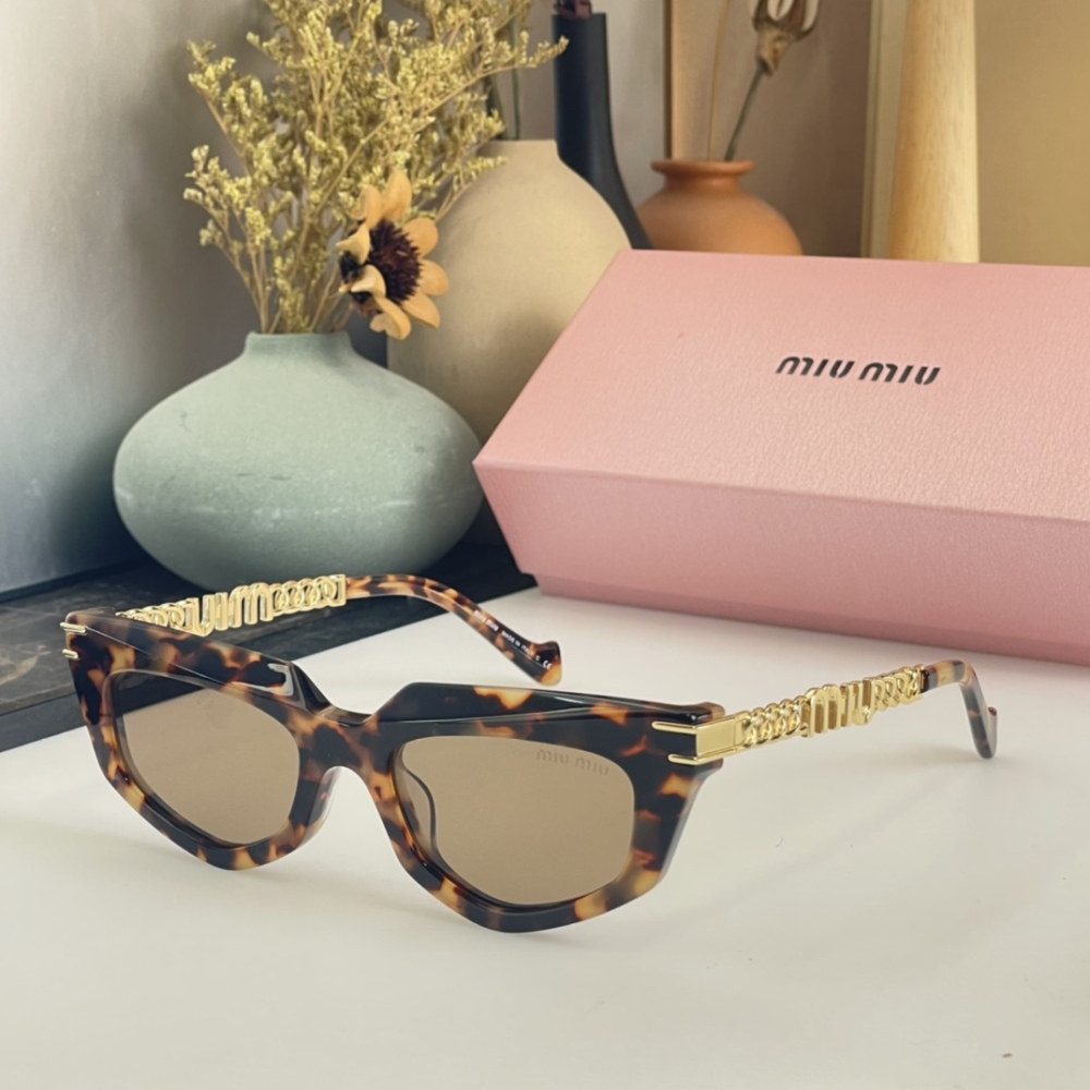 MIUMIU Sunglasses