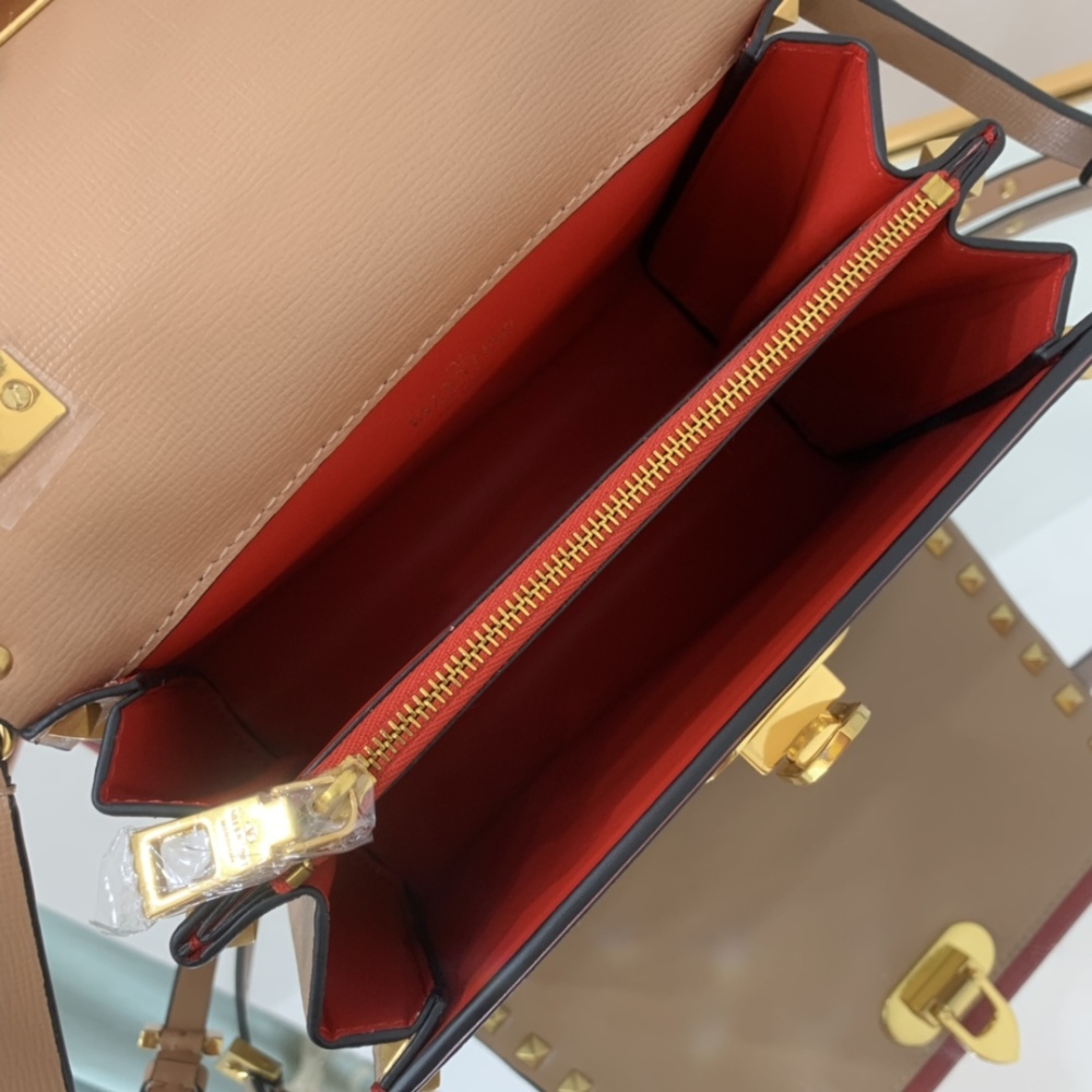 VALENTINO Garavani Rockstud Alcove 7100 Mirror Boutique