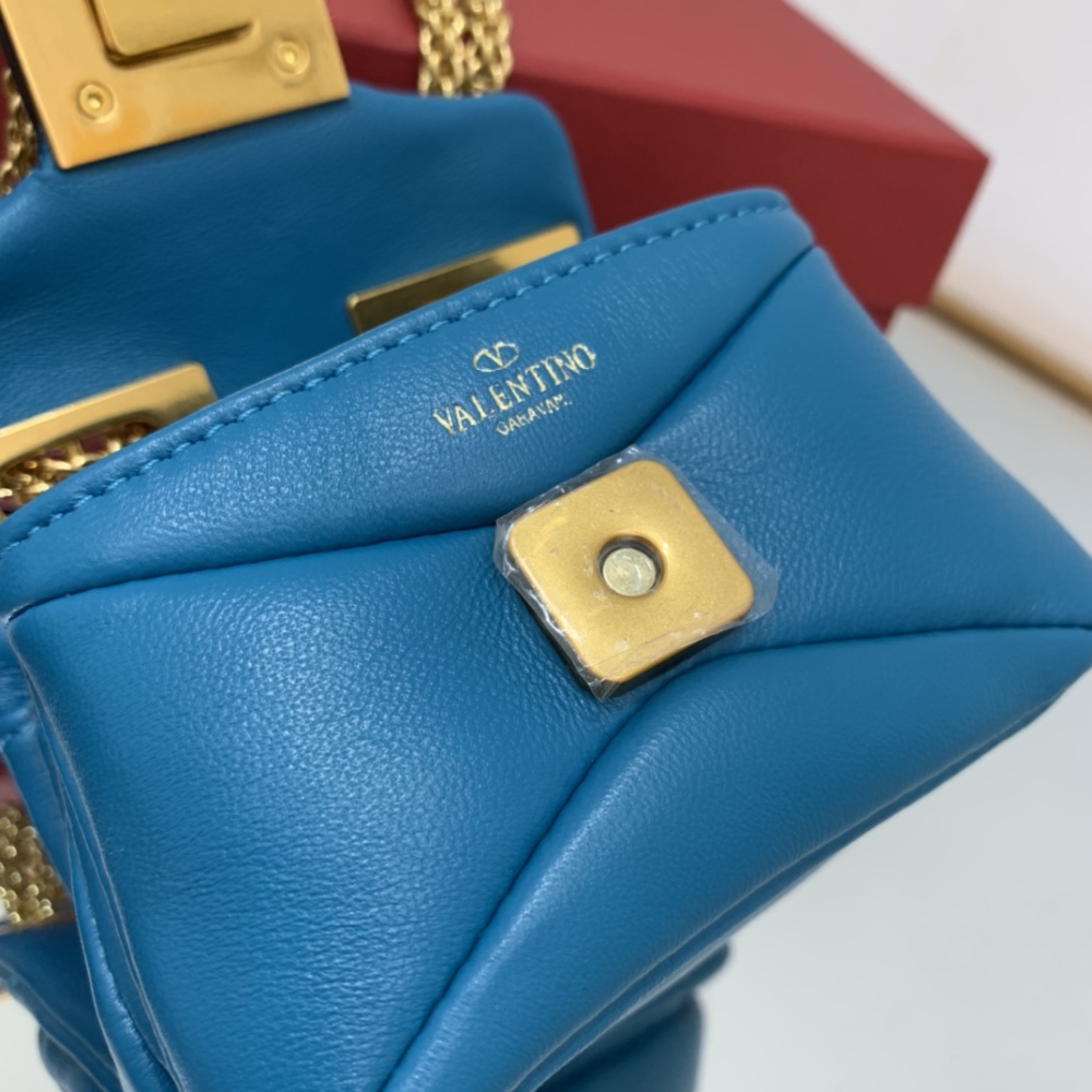 VALENTINO Garavani ONE STUD 0020 Mirror Boutique