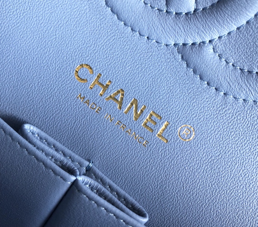 Chanel 22p ClassicFlap CF sheepskin MM Mirror Boutique