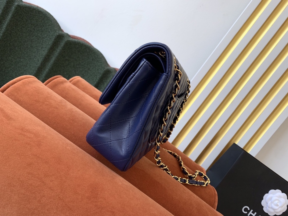Chanel 22p ClassicFlap CF sheepskin MM Mirror Boutique