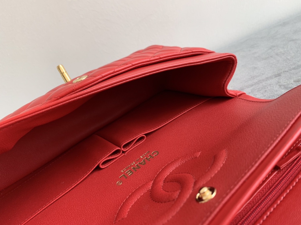 Chanel 22p ClassicFlap CF sheepskin MM Mirror Boutique