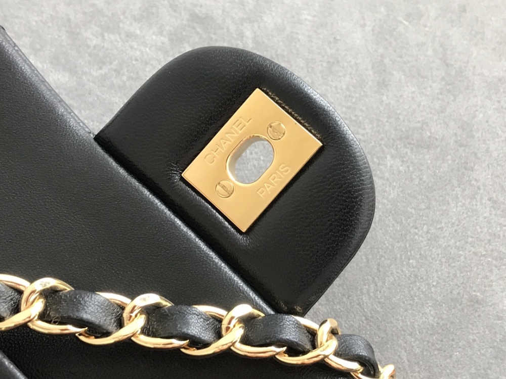 Chanel 22p ClassicFlap CF sheepskin MM Mirror Boutique