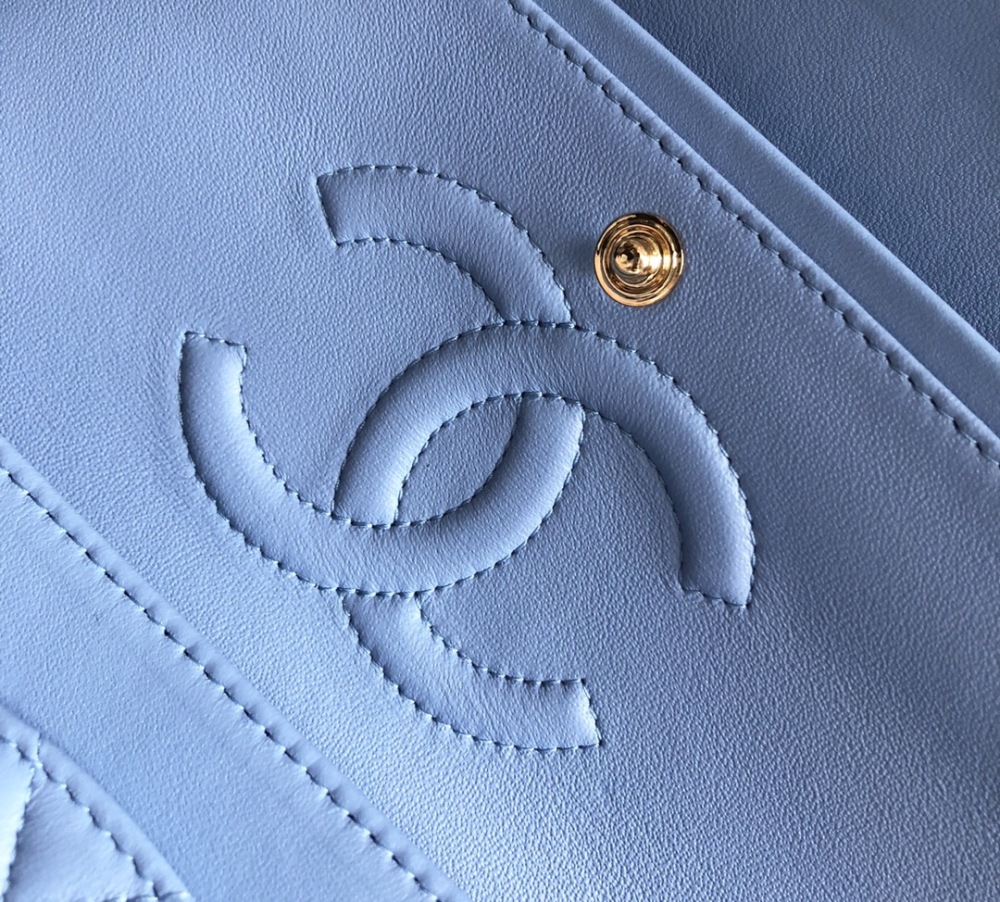 Chanel 22p ClassicFlap CF sheepskin MM Mirror Boutique