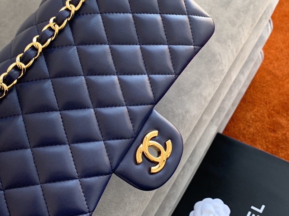 Chanel 22p ClassicFlap CF sheepskin MM Mirror Boutique