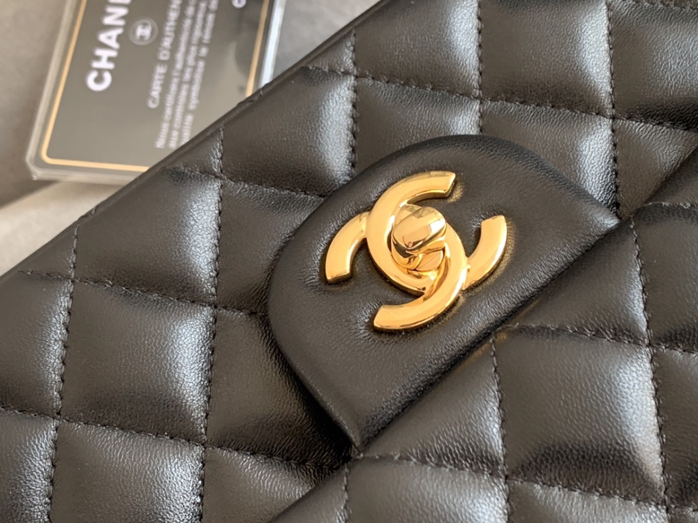 Chanel 22p ClassicFlap CF sheepskin MM Mirror Boutique