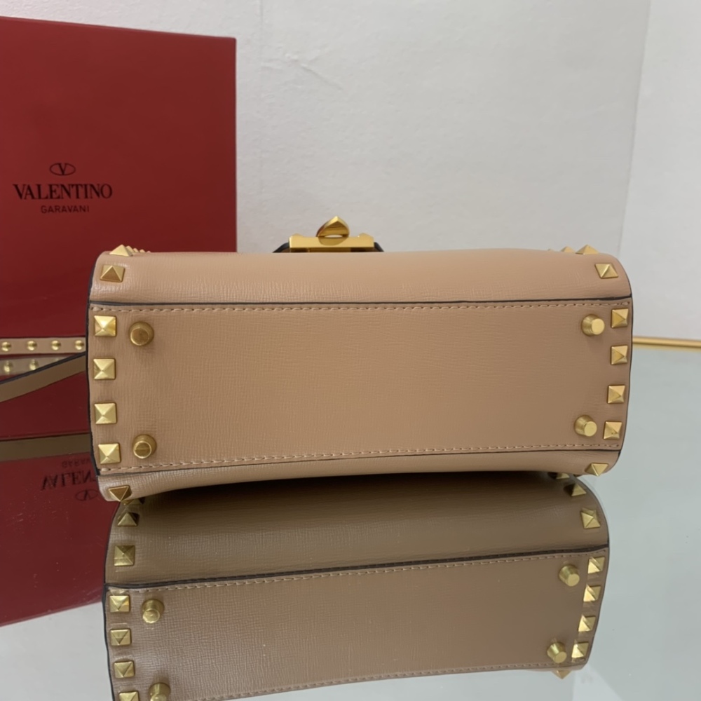 VALENTINO Garavani Rockstud Alcove 7100 Mirror Boutique