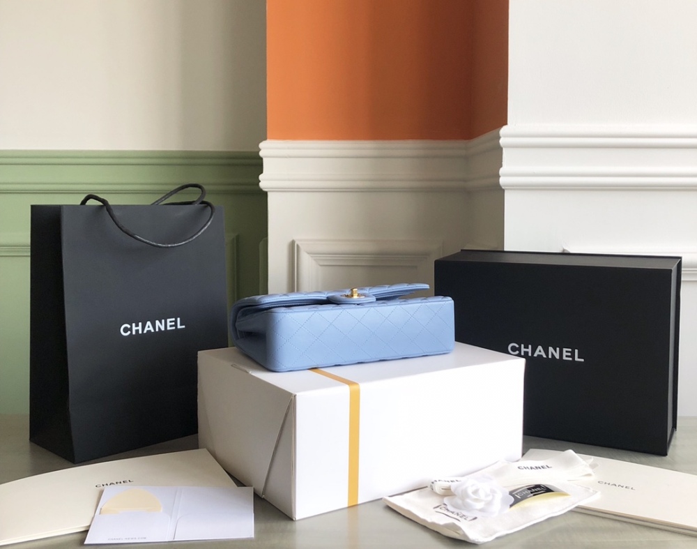 Chanel 22p ClassicFlap CF sheepskin MM Mirror Boutique