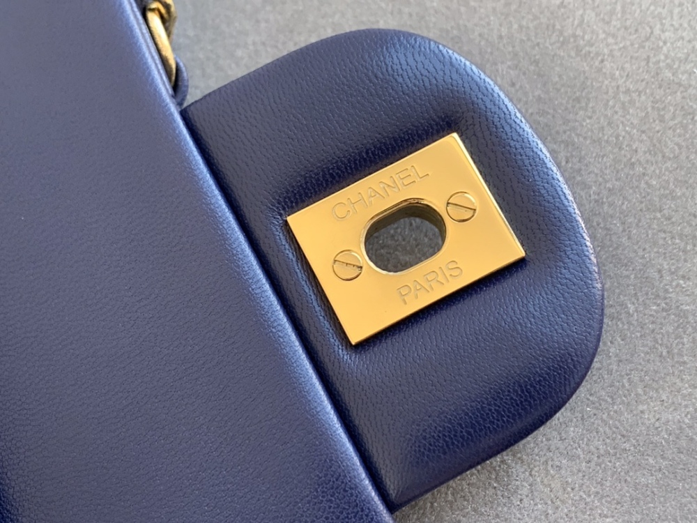 Chanel 22p ClassicFlap CF sheepskin MM Mirror Boutique