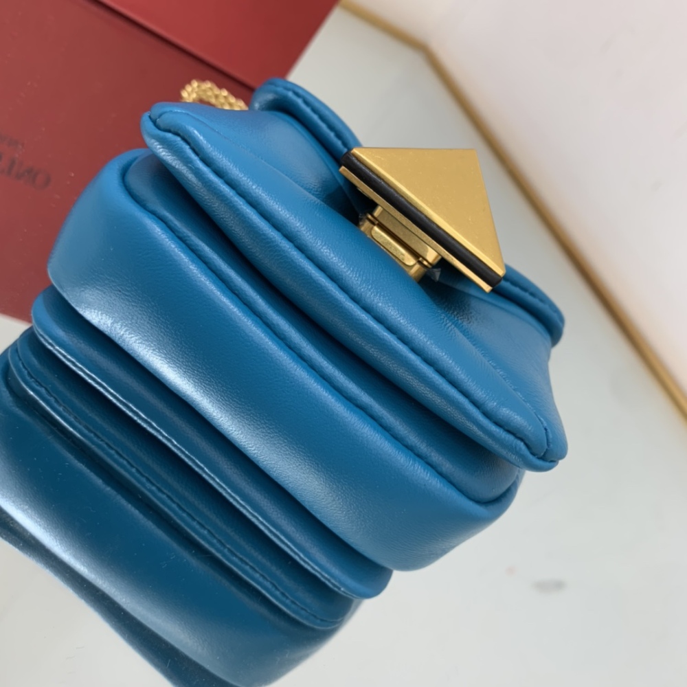 VALENTINO Garavani ONE STUD 0020 Mirror Boutique