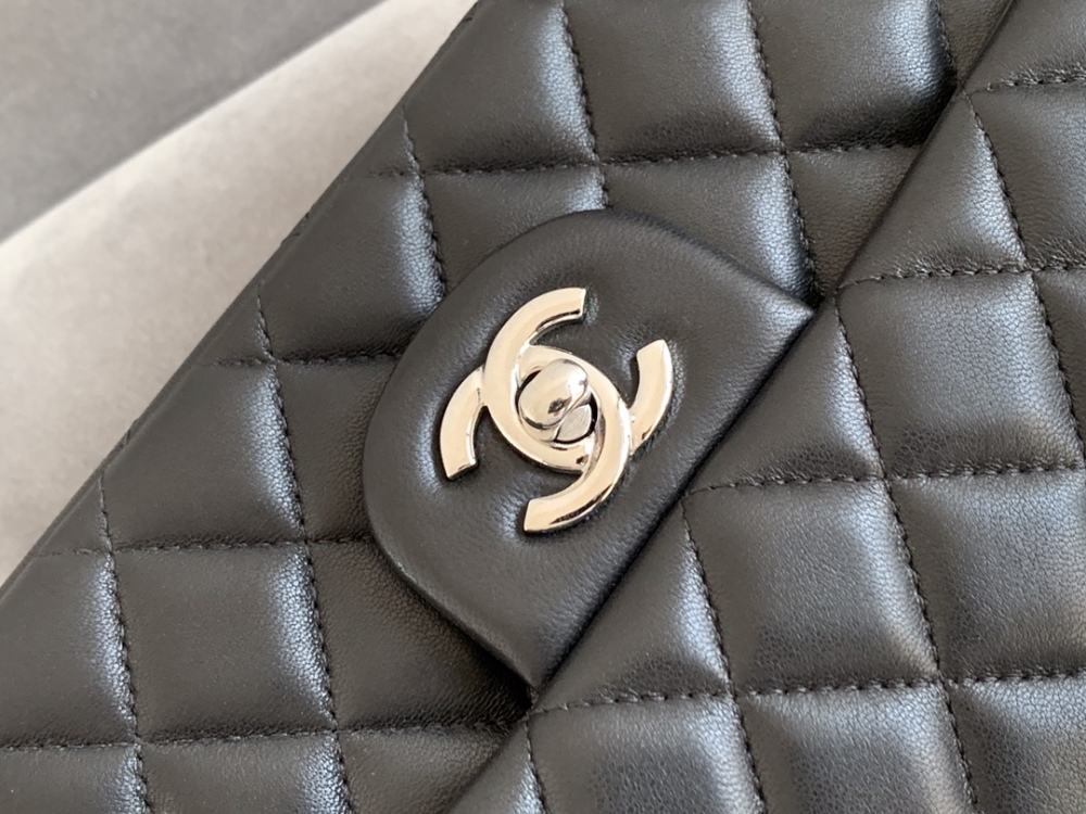 Chanel 22p ClassicFlap CF sheepskin MM Mirror Boutique
