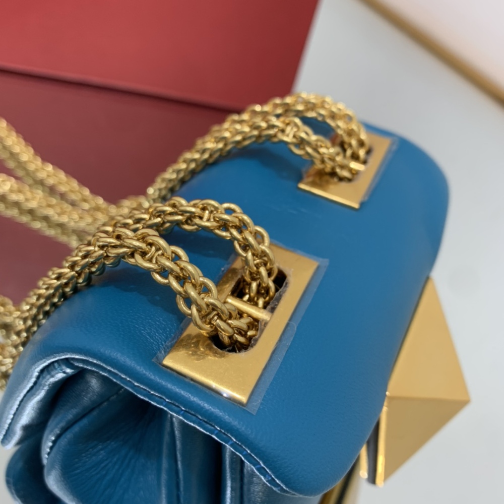 VALENTINO Garavani ONE STUD 0020 Mirror Boutique