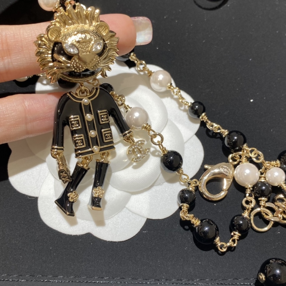 CHANEL necklace