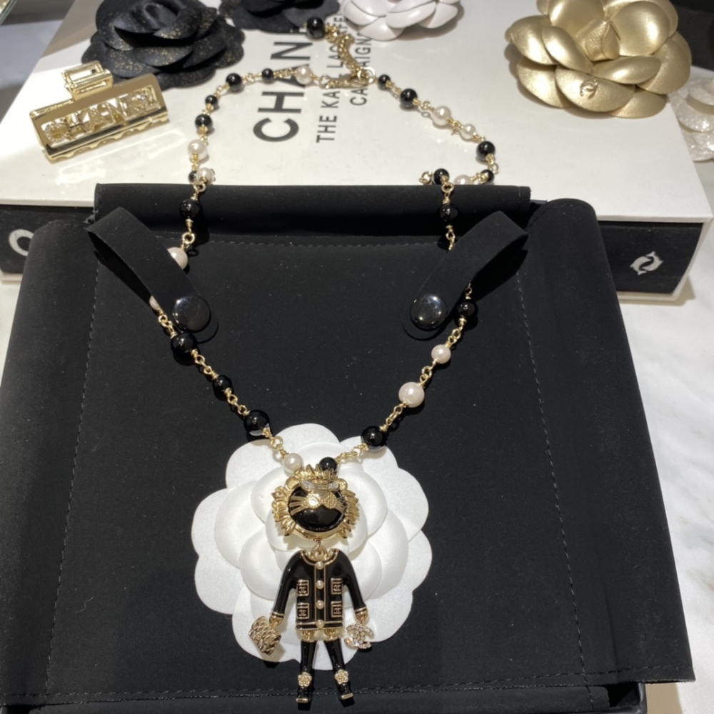 CHANEL necklace