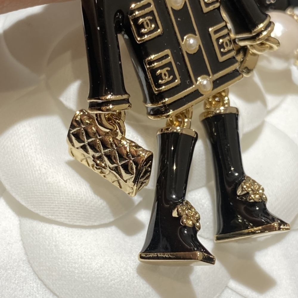 CHANEL necklace