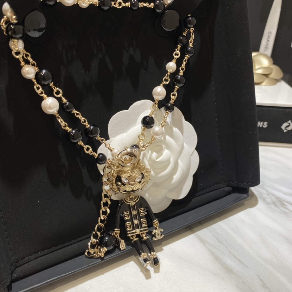 CHANEL necklace