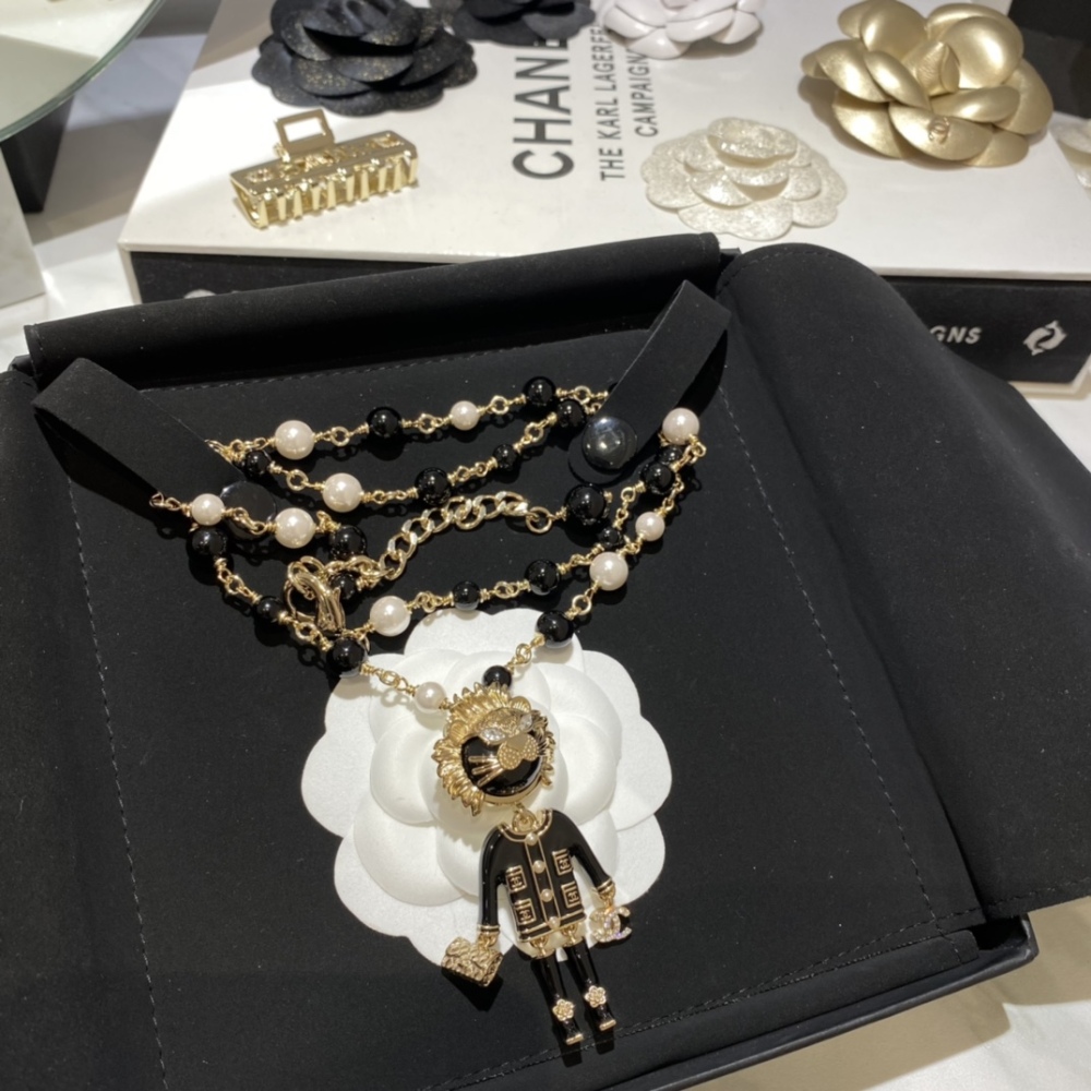 CHANEL necklace