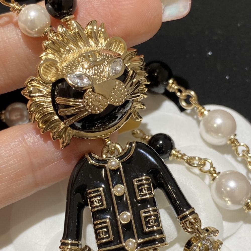 CHANEL necklace
