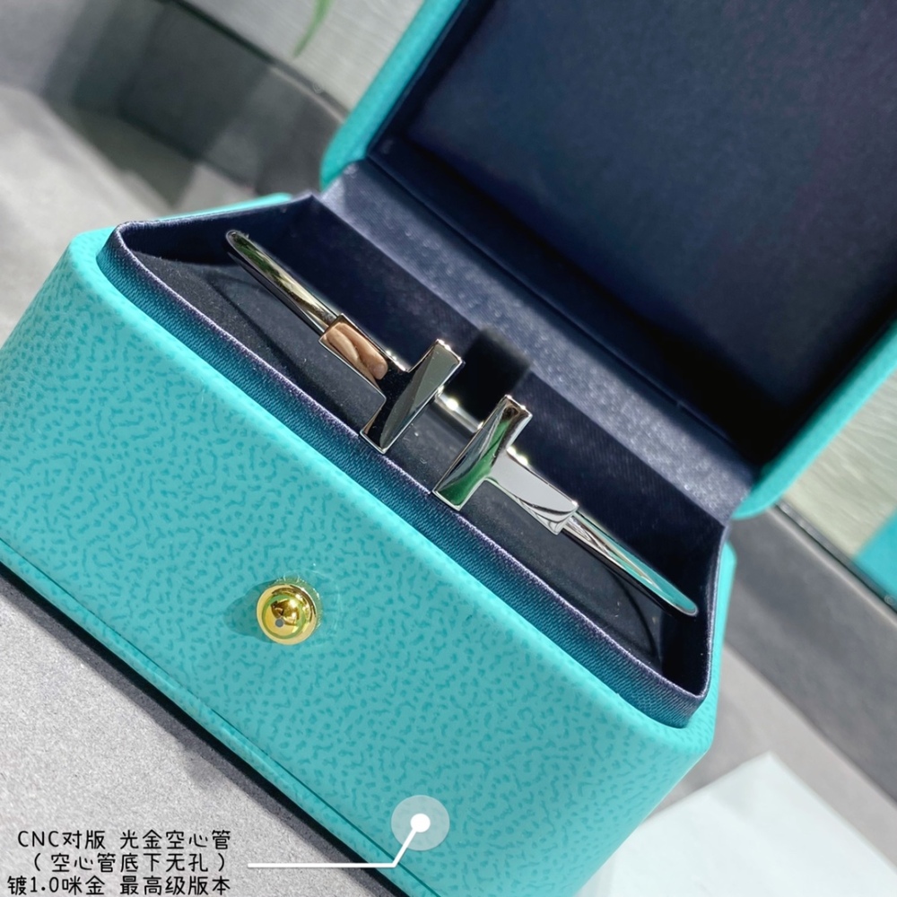 Tiffney V bracelet