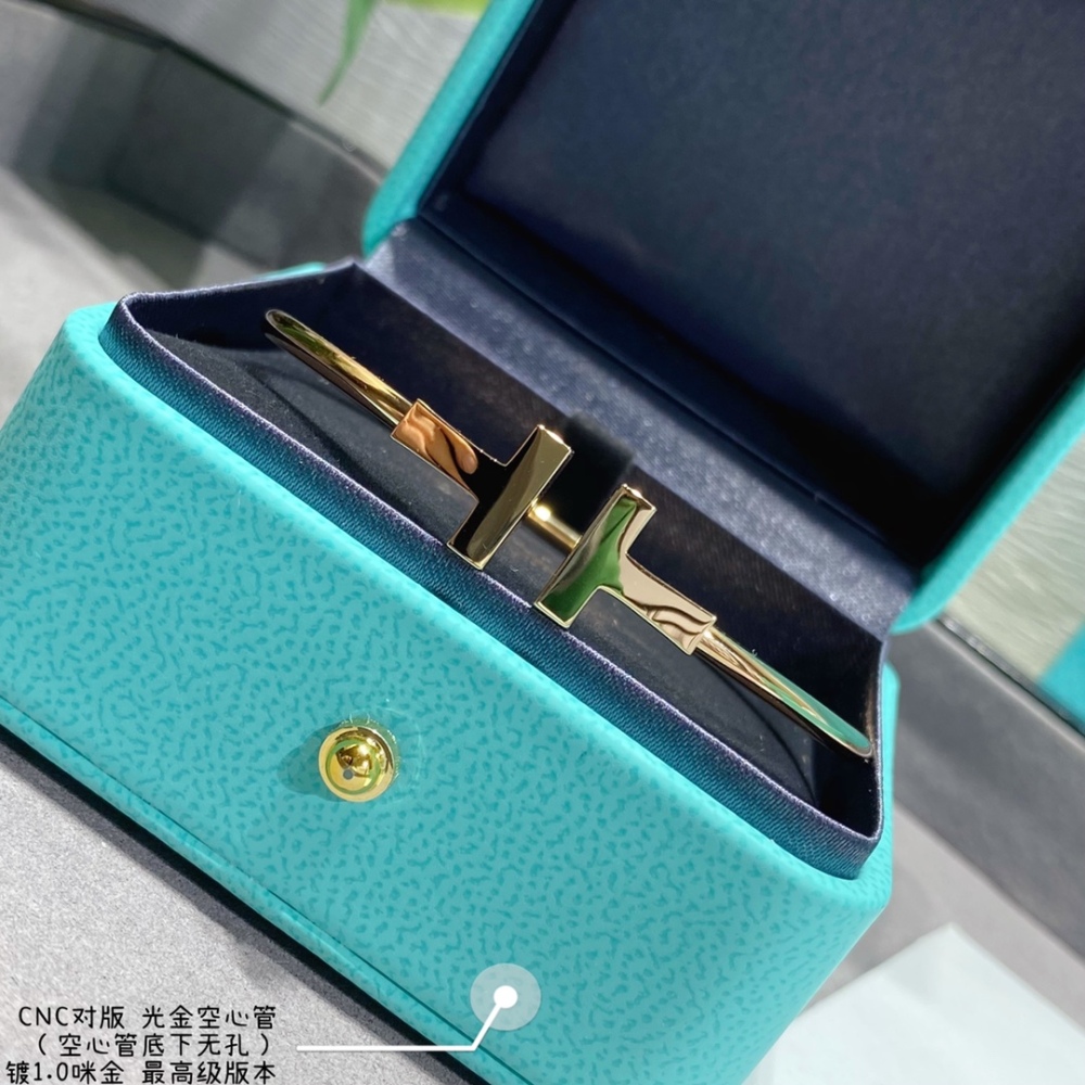 Tiffney V bracelet