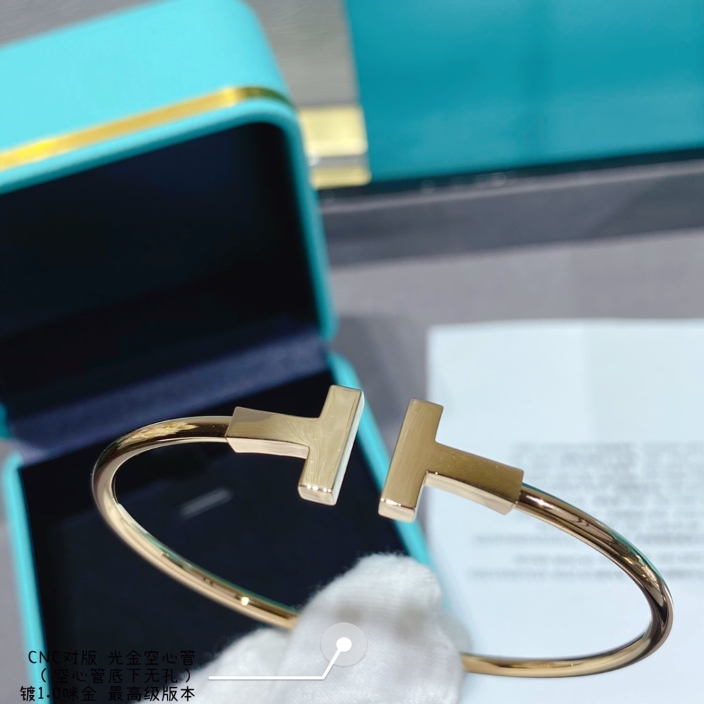 Tiffney V bracelet