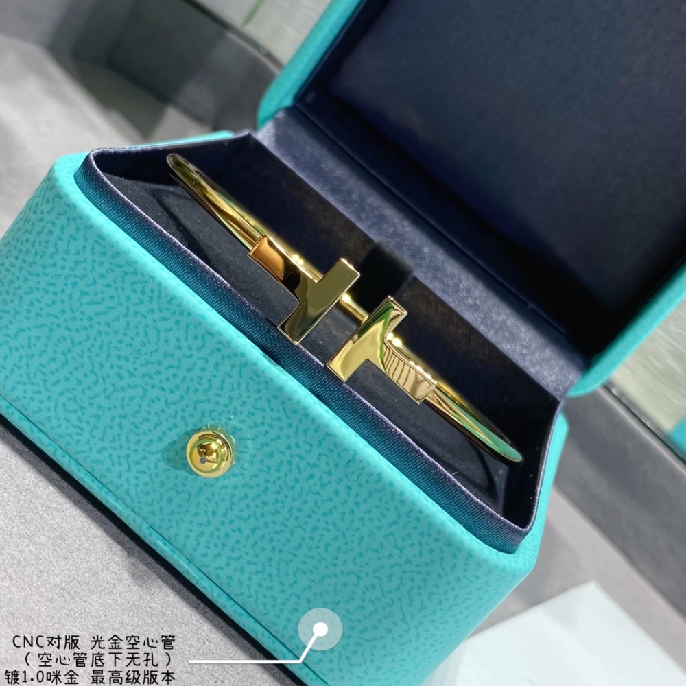 Tiffney V bracelet