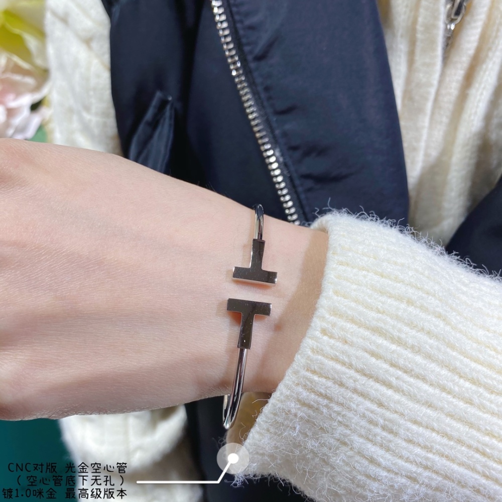 Tiffney V bracelet