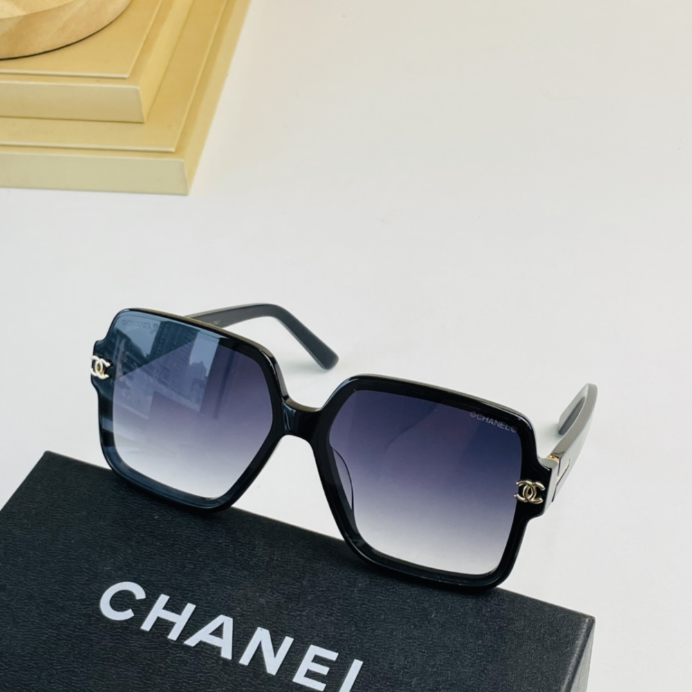 CHANEL Sunglasses