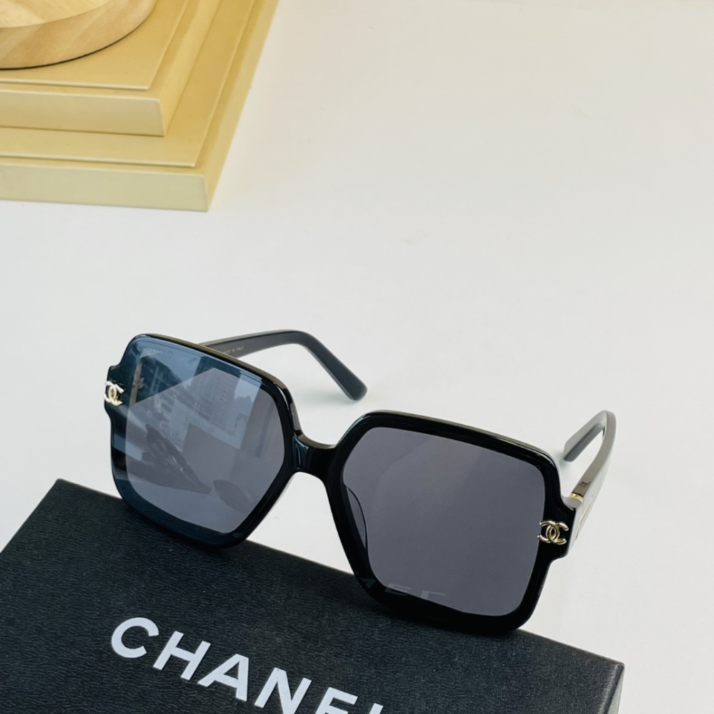 CHANEL Sunglasses