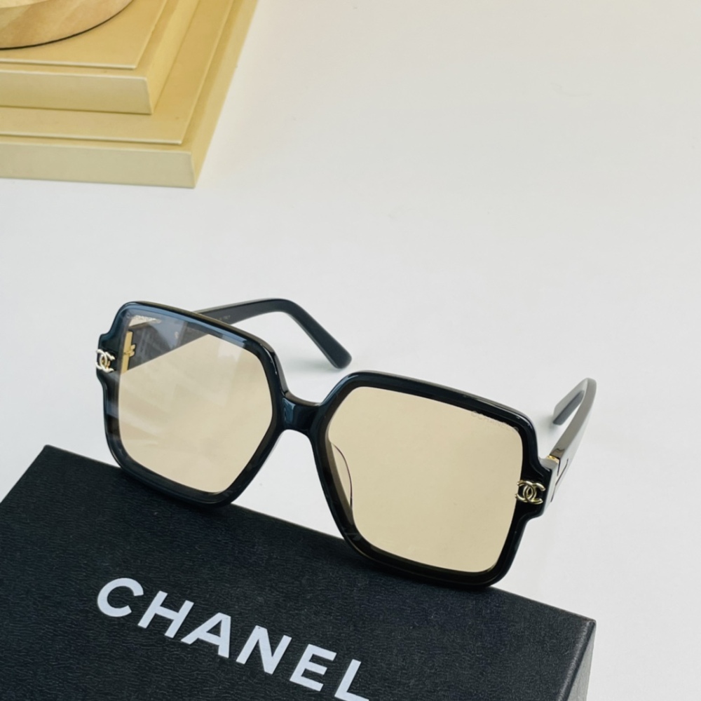 CHANEL Sunglasses