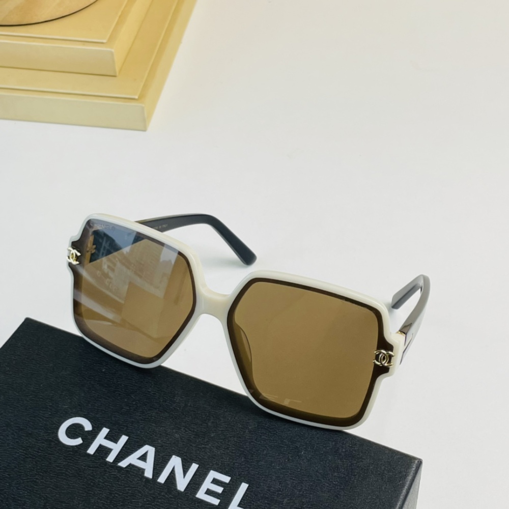 CHANEL Sunglasses