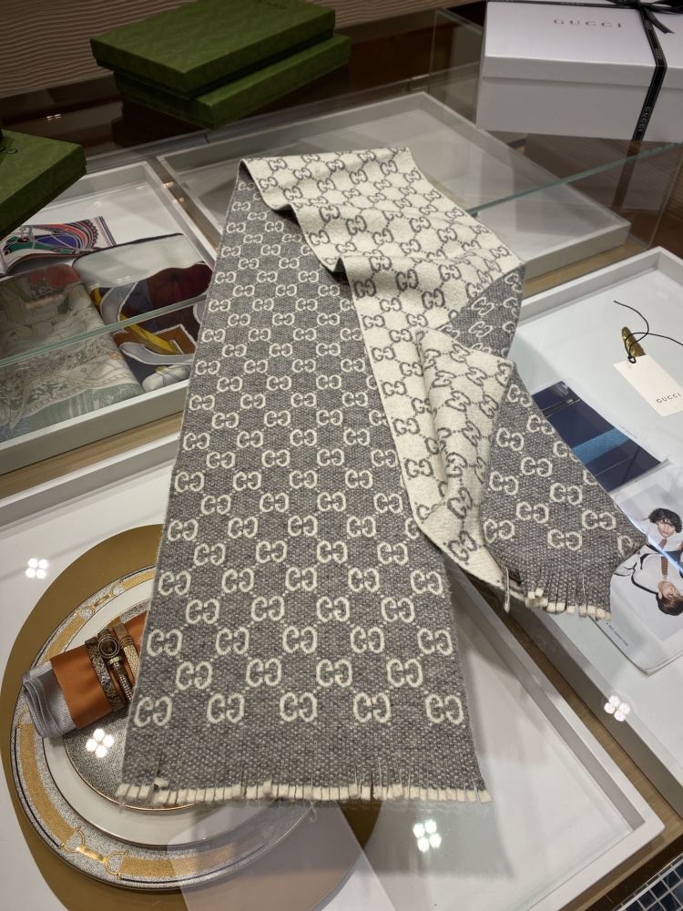 Gucci scarf