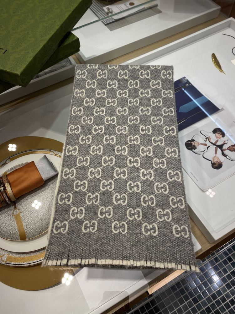 Gucci scarf