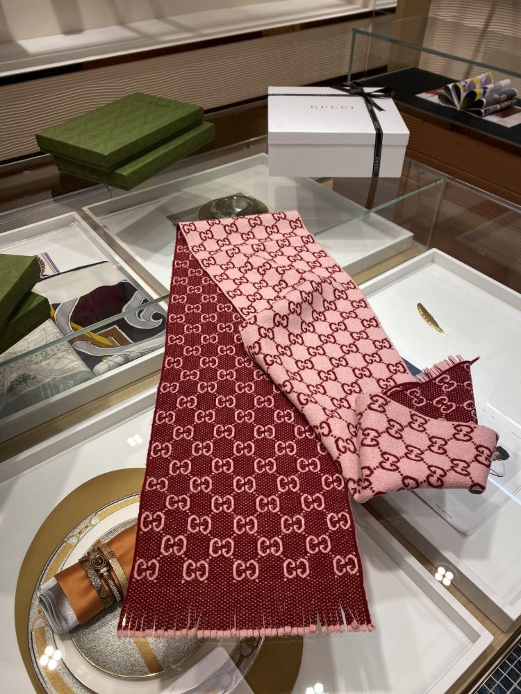 Gucci scarf
