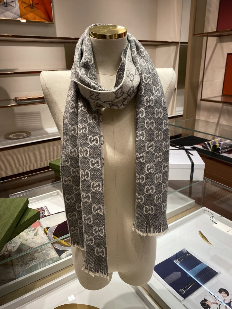 Gucci scarf