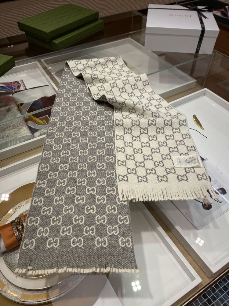 Gucci scarf